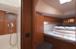 Ботели Bavaria 46 Cruiser Мангалия Mobile Home with Private External Bathroom-23